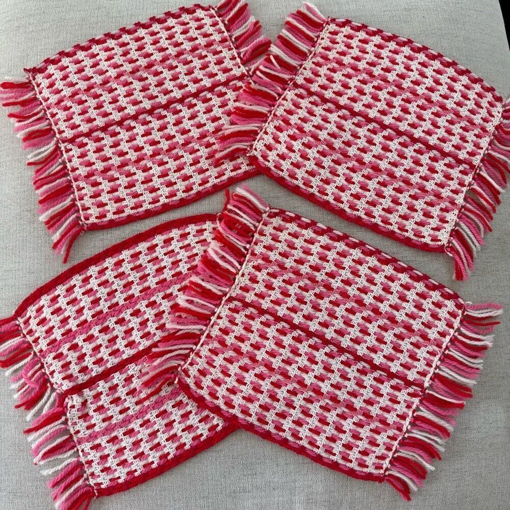 4 Vintage 60s 70s Yarn Woven Small Placemats Red White Pink 17” X 12.5”